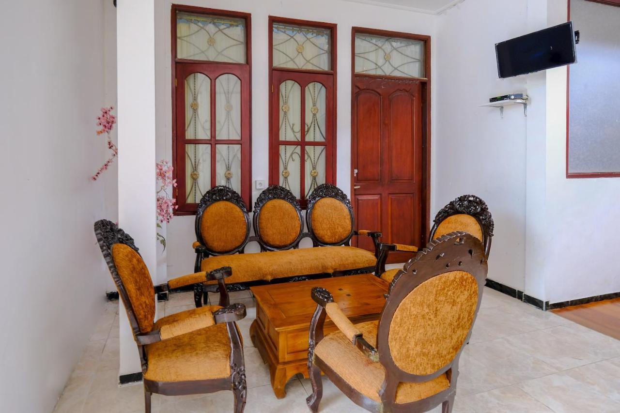 Oyo 3088 Green Valley House Senggigi Exterior photo